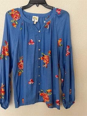 fig and flower Blue Button-Front Embroidered Floral Blouse